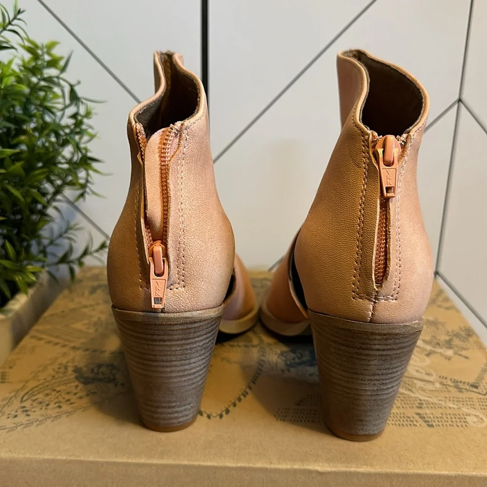 Free People Coral Cut out Wilder Booties Ankle Boots Womens 40 Boho Western - Picture 2 of 9